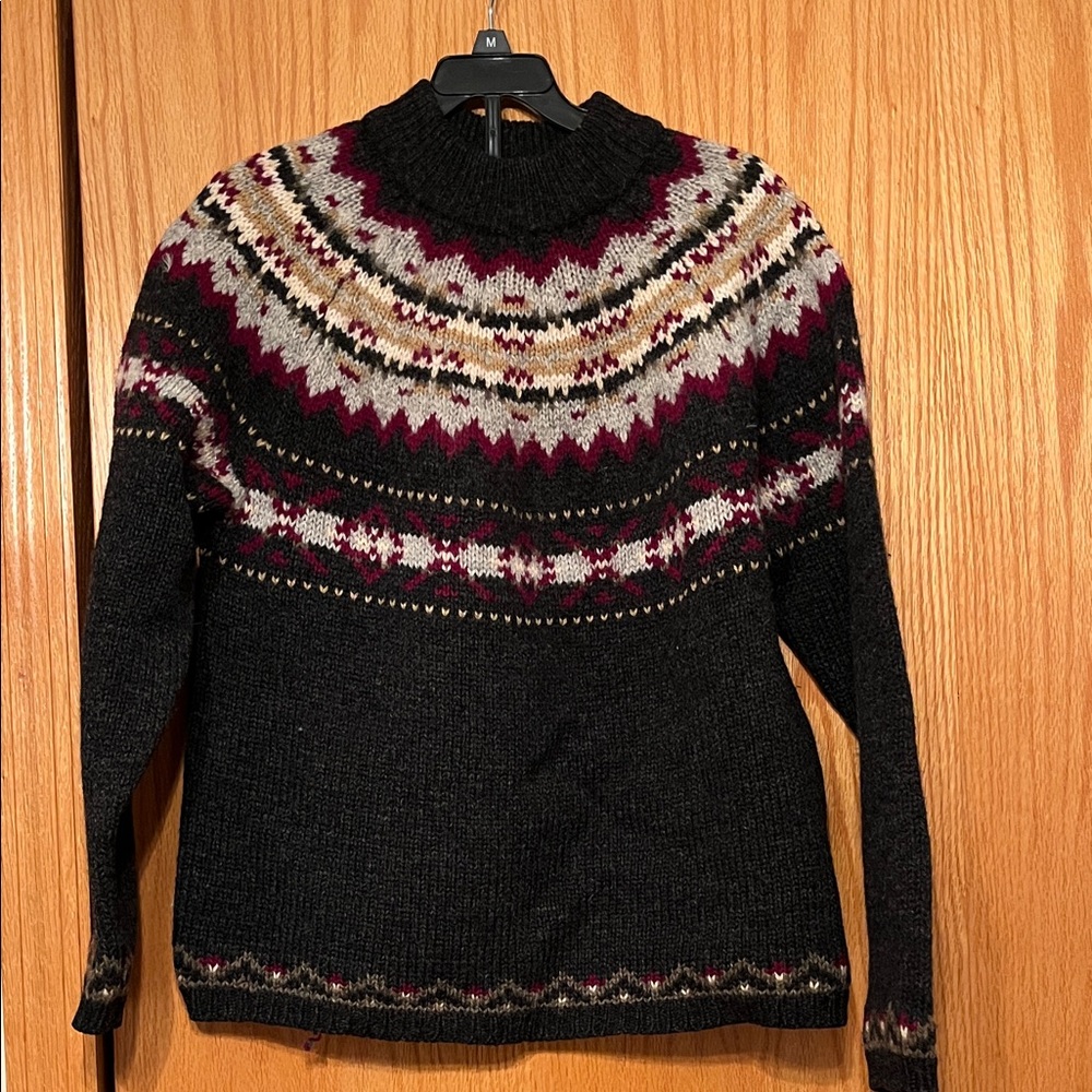 American Eagle Outfitters Charcoal and Burgundy Knit Sweater